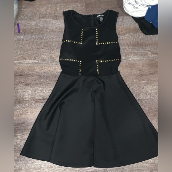 Wet Seal Dresses & Skirts - Wet Seal Black And Gold Dress